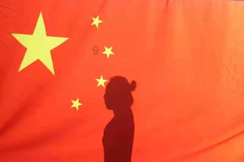迷路的可爱男孩